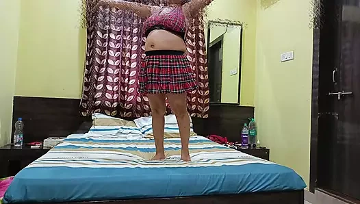 Yengemle bir otel odasında