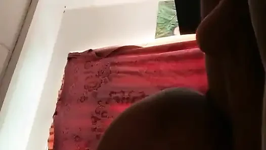 Mastürbasyon yaparken üvey annem içeri giriyor
