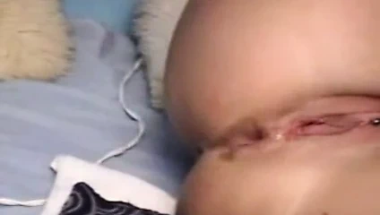 Pis olgun sürtük doldurma ona göt ile dev yapay penis