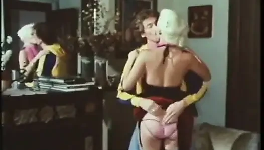 Azgın yarak emen fahişe sikiliyor ve ağzına boşaltıyor