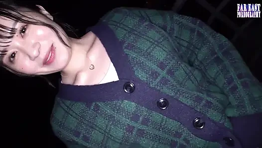 Dolgun vücutlu kaygan ziyafette sırılsıklam f bardakla sırılsıklam yağla sırılsıklam