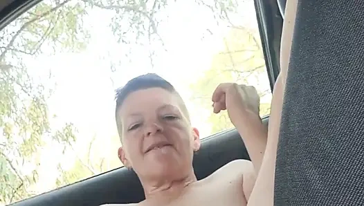 Fışkırtarak araba oyunu, neredeyse yakalanıyor