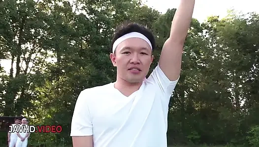 Japon orta yaşlı seksi kadın sara saijo ile açık havada grup seks macerası