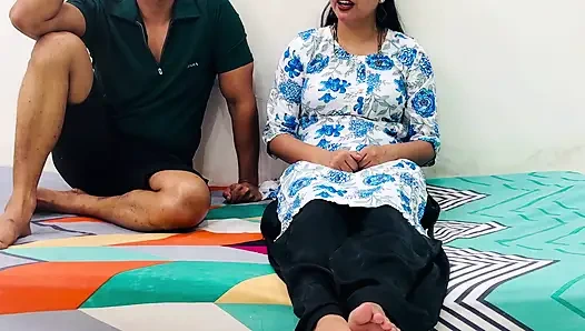 Üvey annem bana banyoda soğuk suyla banyo yapmayı reddettiğım bir sikiş hediye etti