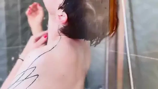 Apres M Etre Faite Jouir Je Lave Ma Chatte Poilue