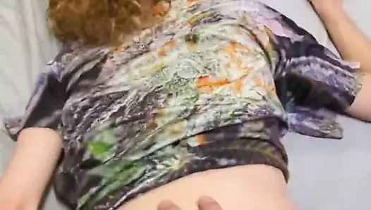 Irk fahişesi kullanılıyor ve doğum kontrolü dışarı atılıyor. Sikiliyor ve dölle dolu