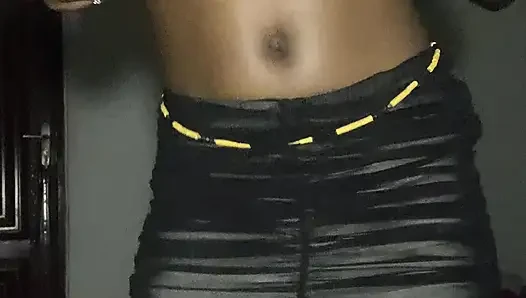 Ateşli seksi dans zenci genç kız mini etekli yağlı ıslak amcık gösterileri ile azdırıyor