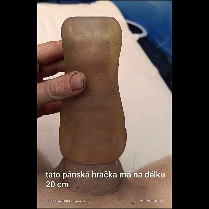 Duşta oynayan bir kuyruk