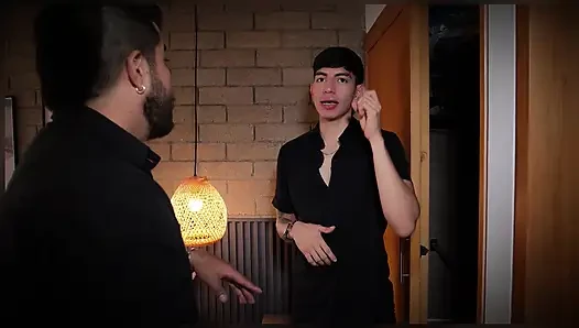Yanlışlıkla arkadaşımın karısının en iyi arkadaşı gay gibi davranıyorum ve sonunda düğün gününde sikişiyoruz