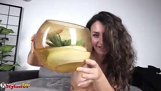 Kıllı amcıklı hatun açı kaseye işiyor