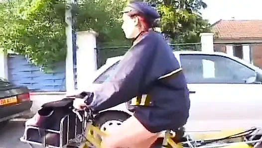 Özel gösteride sikilen pirsingli genç kız