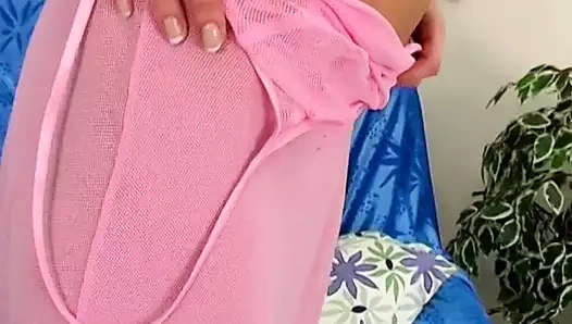 Avrupa bebek pembe yapay penis yalamak için seviyor ve sonra onu tatlı kedi sopa