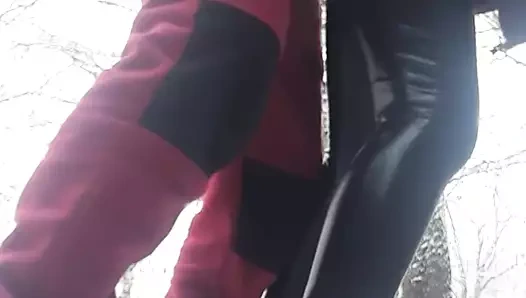 Topuklu Laura, 2021, karda ayakta sikişme videosu