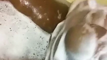 Sabunlu büyük siyah sarkıklar