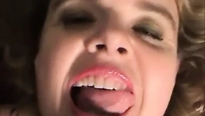 kesinlikle kate mckennon'a benziyor