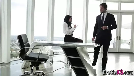 Çarpıcı çalışan şaplak attı