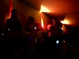 lezbiyen dansçılar kamu öpüşme #2