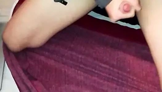 Benim güzel hollister kapüşonlu giyerken kırmızı kapüşonlu üzerinde boşalmak