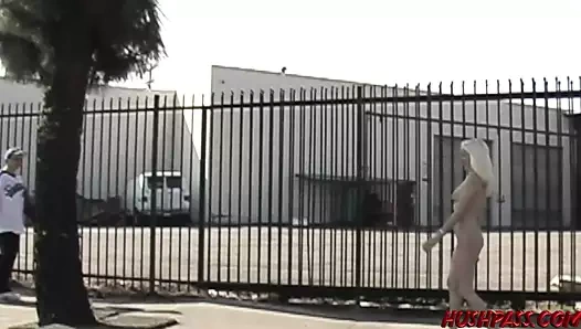 La sokakları çıplak arzuyla döşeli