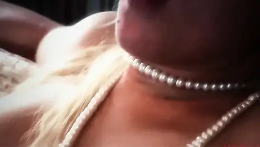 Cynthia Moore jartiyer kemeri ve çoraplı seksi iç çamaşırlı sette sikişiyor