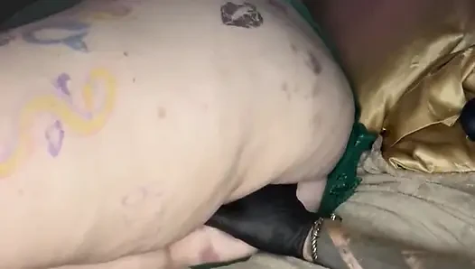İri güzel kadın anal seks yapıyor