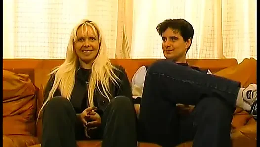 2 taraftar olan Marianne ve Stephen ilk oyuncu seçmelerinde tanıyacak