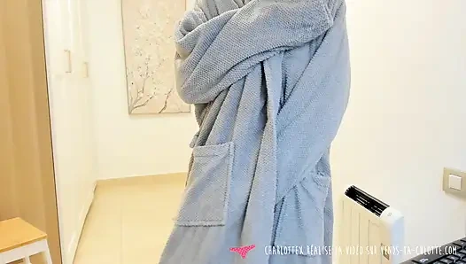 Vends-ta-culotte - çarpıcı Fransız orta yaşlı seksi kadın duştan çıkarken mükemmel vücuduyla seni tahrik ediyor