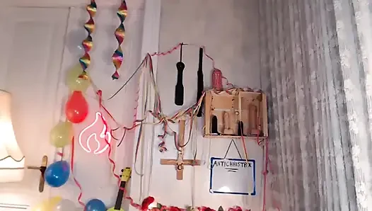Kamerada göğüslerime yağ sürtünüyor
