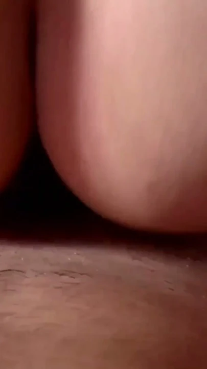 Duenne Bruenette fickt in der Disco | Clip 2