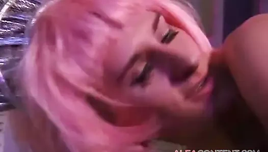 Seksi sarışın kız vajinal ve anal seviyor