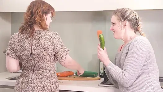 Charlie Forde, Emberly Adams'ın rol aldığı yeşilli kızlar