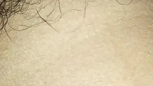 Göğüsler ve amcık seksi bahut'un tadını sert bir şekilde çıkarıyor