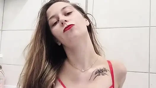 Küvette orgazm olmak için mastürbasyon