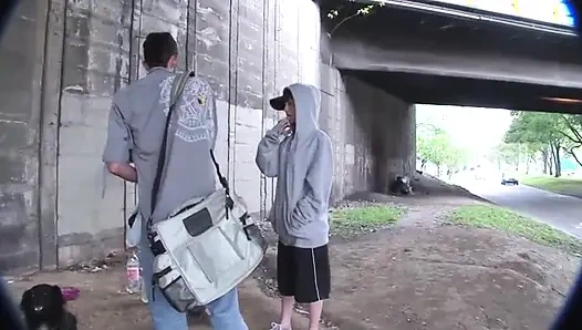 Sevimli kız gerçekten büyük sert bir yarakla sikiliyor