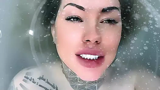 Mükemmel dudaklarım için banyoda dudak tacizi, dudaklarım evcil hayvan