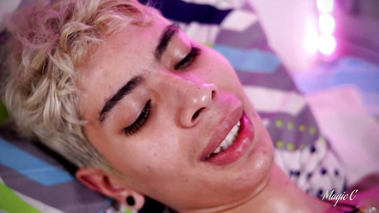 azgın ince latino twink mastürbasyon onun büyük horoz ile yağ kadar o serbest bırakır bir büyük kalın cum yük içinde ağır çekim