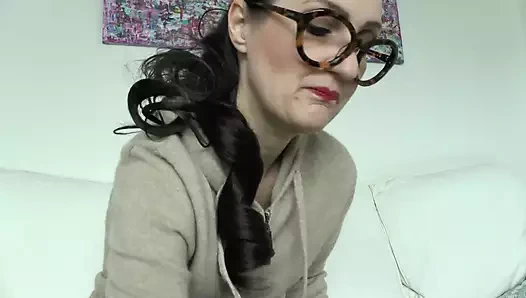 Üvey anne: kürk çizmeli güçlü ayak kokusu! Ayakları kokluyor ve 31 talimatı bayan vicotria valente