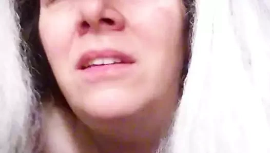 Cumslut .cumdump şarkı söylemeyi ve dans etmeyi seviyor