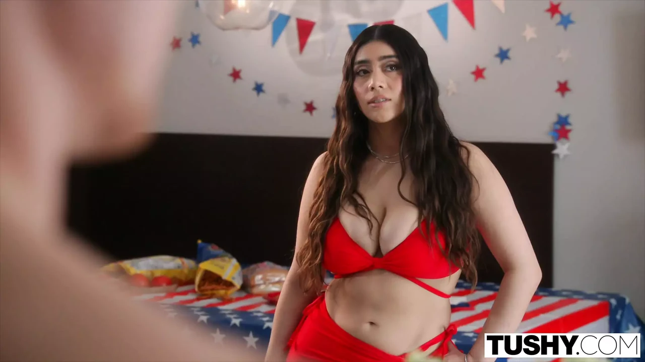 TUSHY Curvy goddess Violet Myers double penetration debut