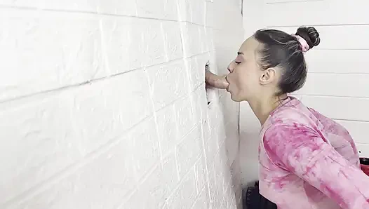 Şan deliği - tatlılık eriyip zevkini gizlemiyor.