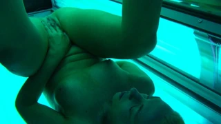 solaryumda kendi kendine işemek