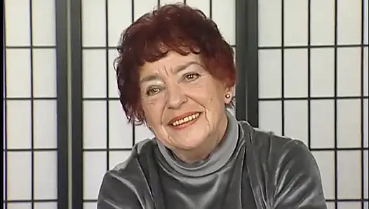 Kıllı kızıl saçlı nine oyuncu seçmelerinde amını sikiyor