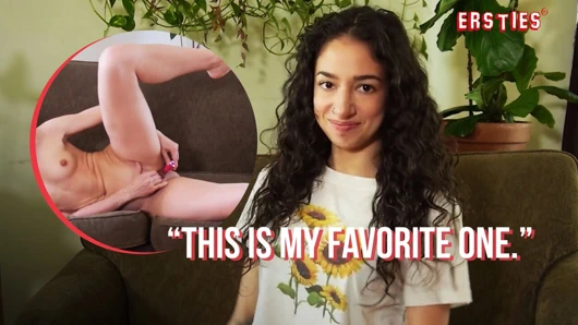 Ersties - koyu saçlı güzellik Alex kendini boşaltmak için en sevdiği seks oyuncağını kullanıyor