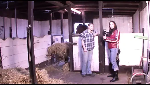 Büyük götlü sarışın Alman orta yaşlı seksi ev hanımı anal sikiliyor