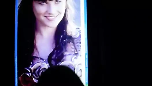 Xena lucy lawless fotoğrafta boşalıyor