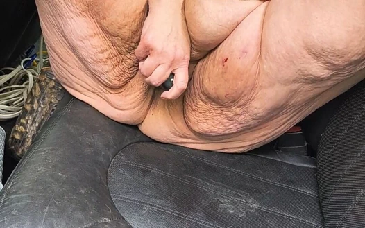 Sürtük fahişesini arka koltukta ormana götürdü ve götünü sikiyor