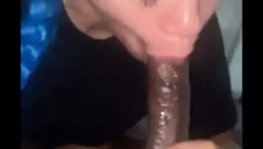 Sik yalamaktan nefret ediyor