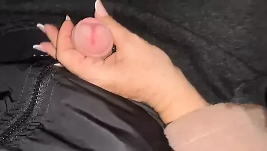 evli kadın taksi şoförüne herkesin içinde ayakla muamele çekiyor