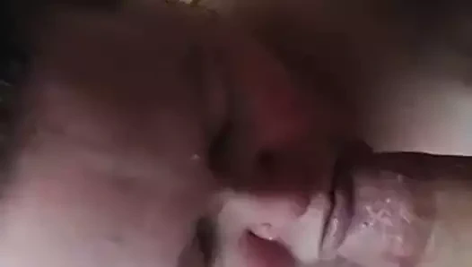 Fettem Warzenschwein tief in die Fresse gefickt!