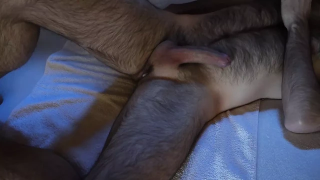 Alacakaranlıkta başka bir sallayarak aneros prostat anal orgazm